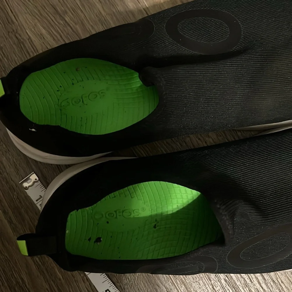 OOFOS OOmg Sport Slip-On Sneaker Shoes Men’s Size 10.5